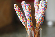 Read more about the article Dipped Pretzel Rods